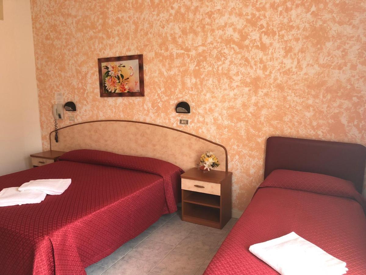 Hotel Serenella Vintage 里米尼 外观 照片